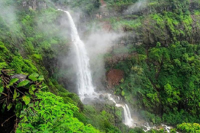 luxury resorts in panchgani for couples